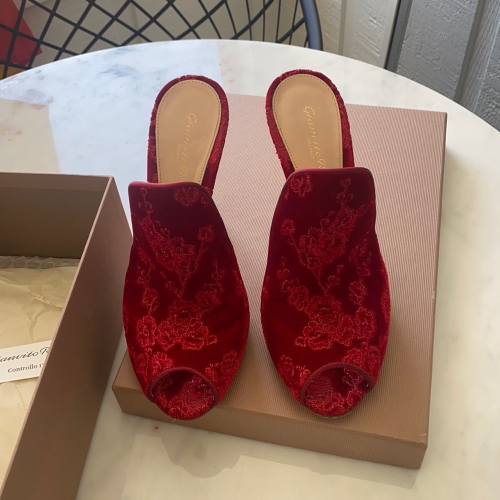 Gianvito Rossi 37.5 Shanghai Red